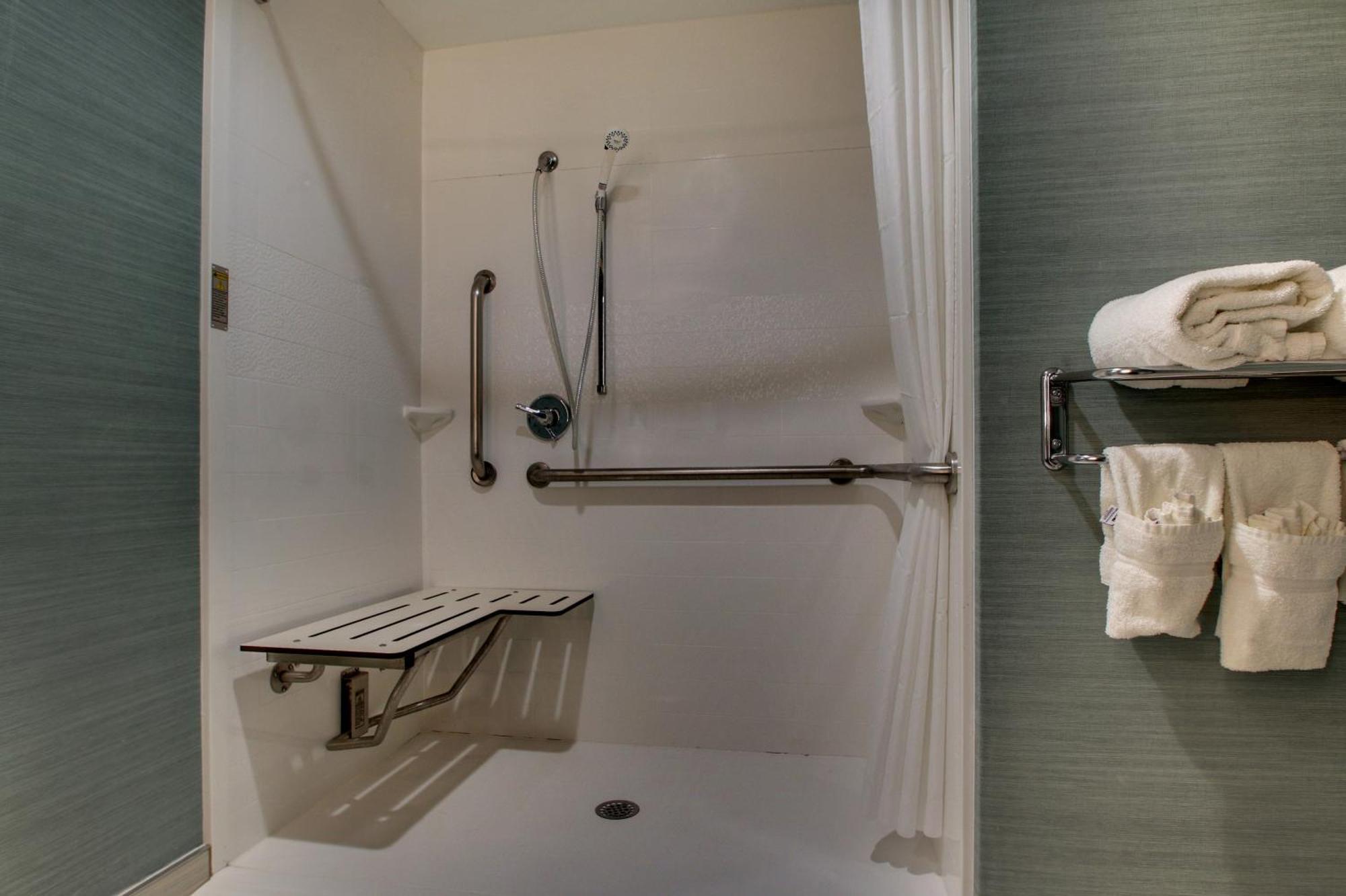 King Room Roll Shower Mobility Access,1534998994:JPEG