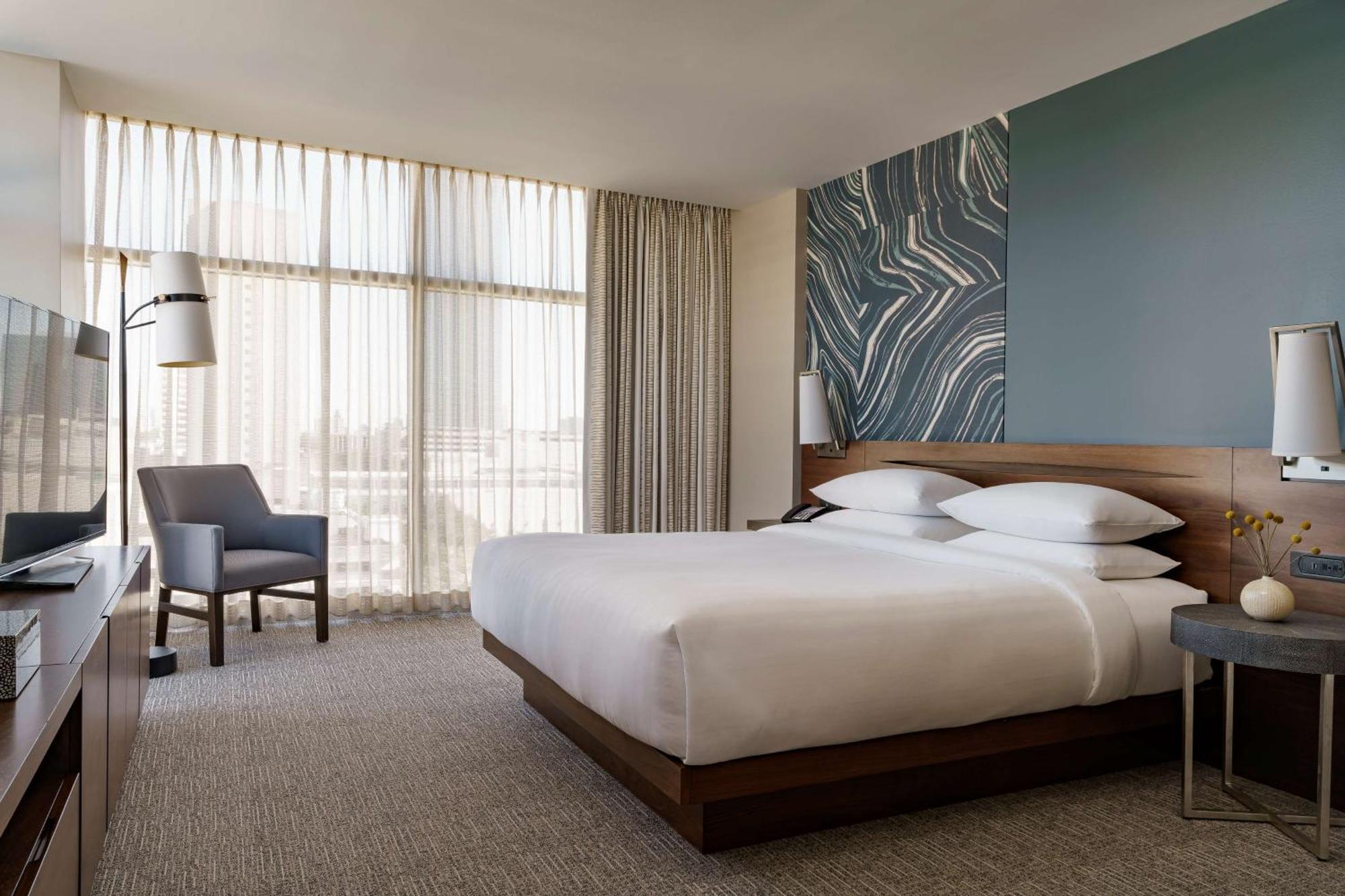 King Suite,704283367:JPEG