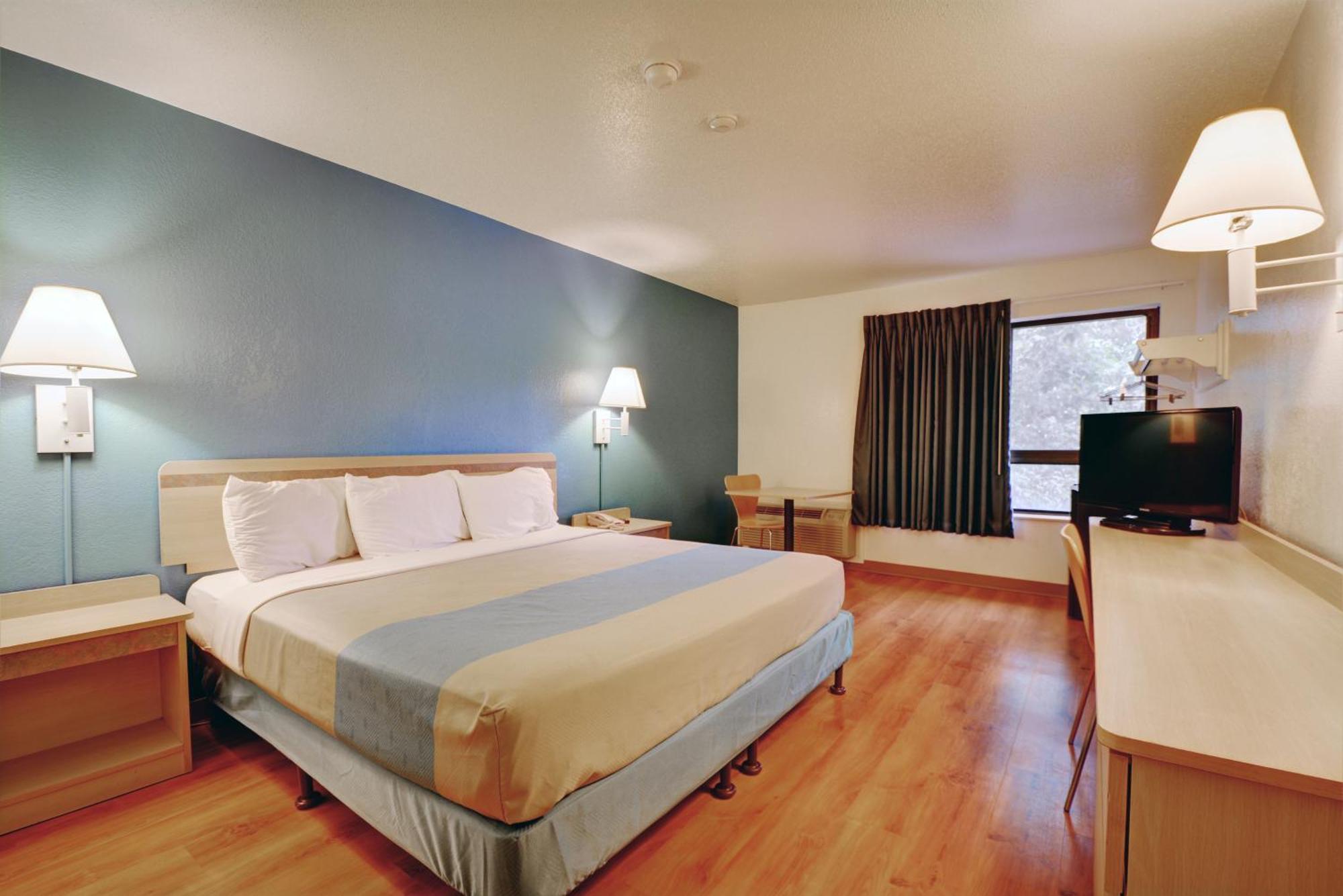 King Room - Non-Smoking