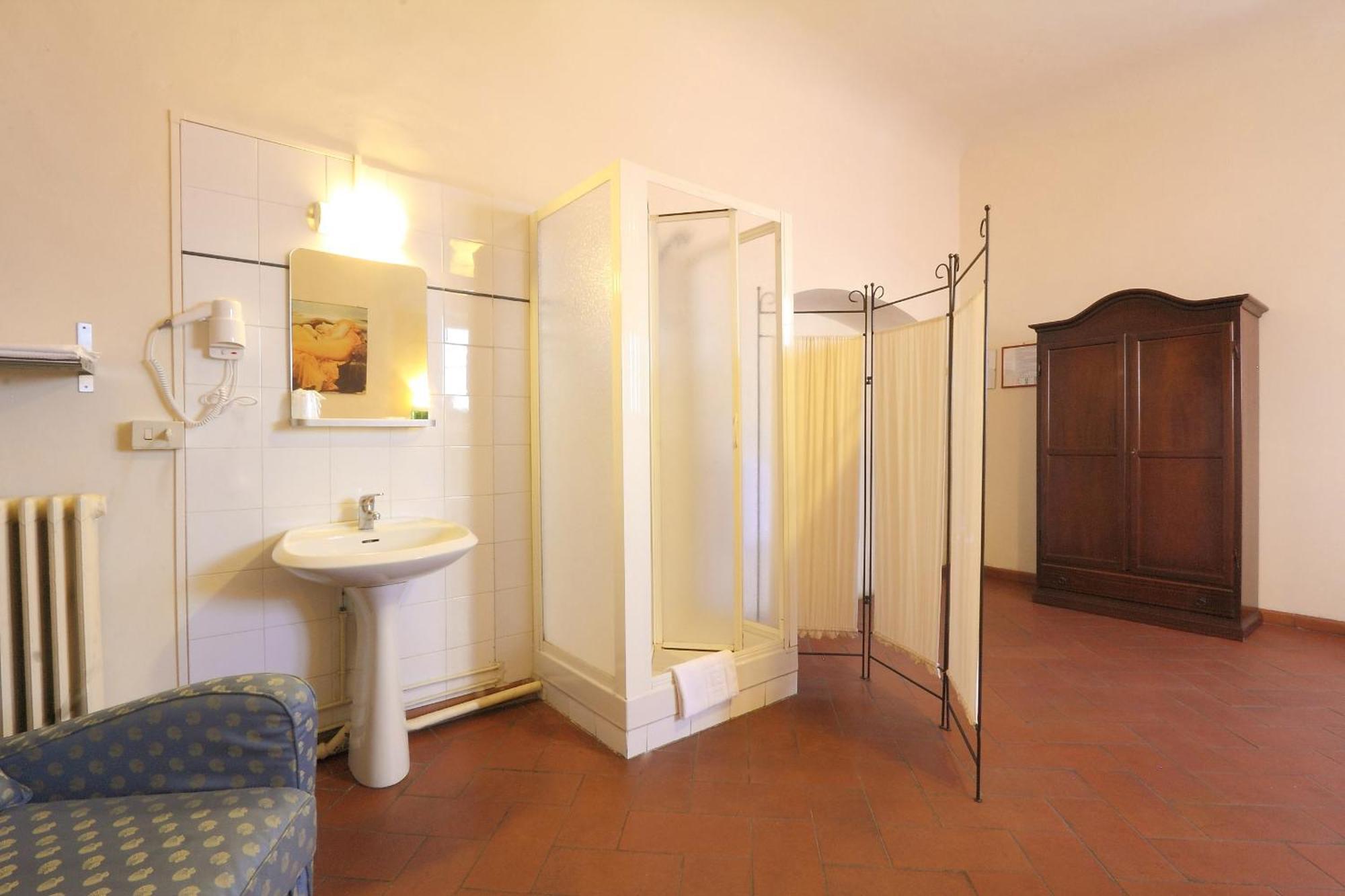 Habitación Doble con ducha privada y aseo compartido