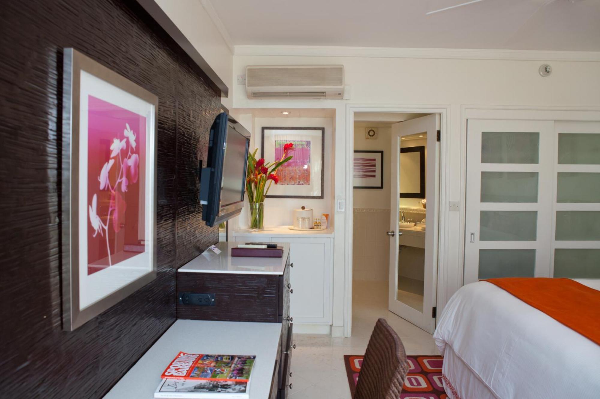 Pool Garden View Room, Guest room