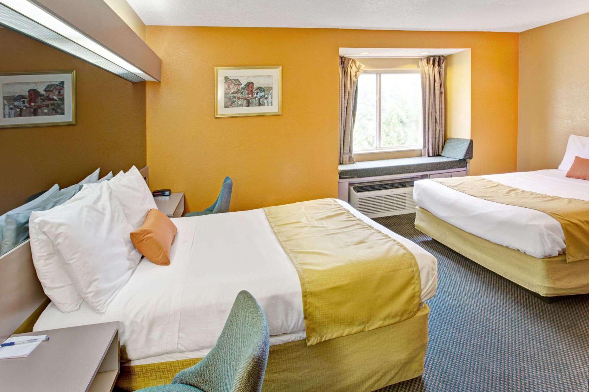 Queen Room with Two Queen Beds - Non-Smoking