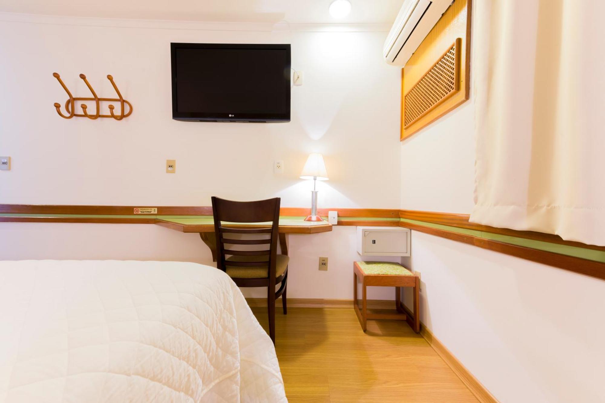Quarto Twin Standard