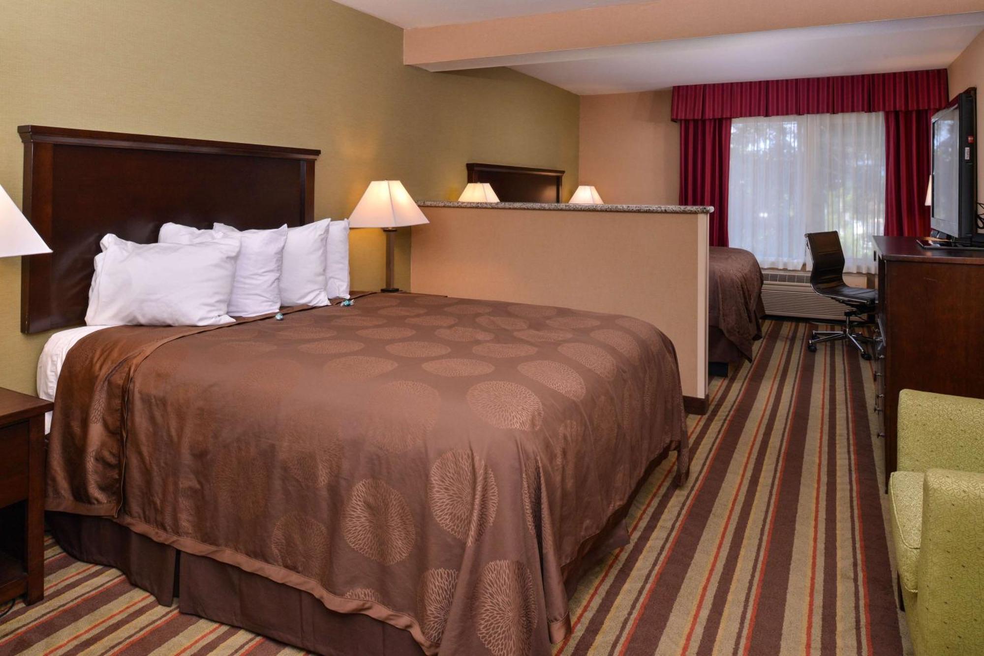 Suite with One King and One Queen Bed - Non-Smoking