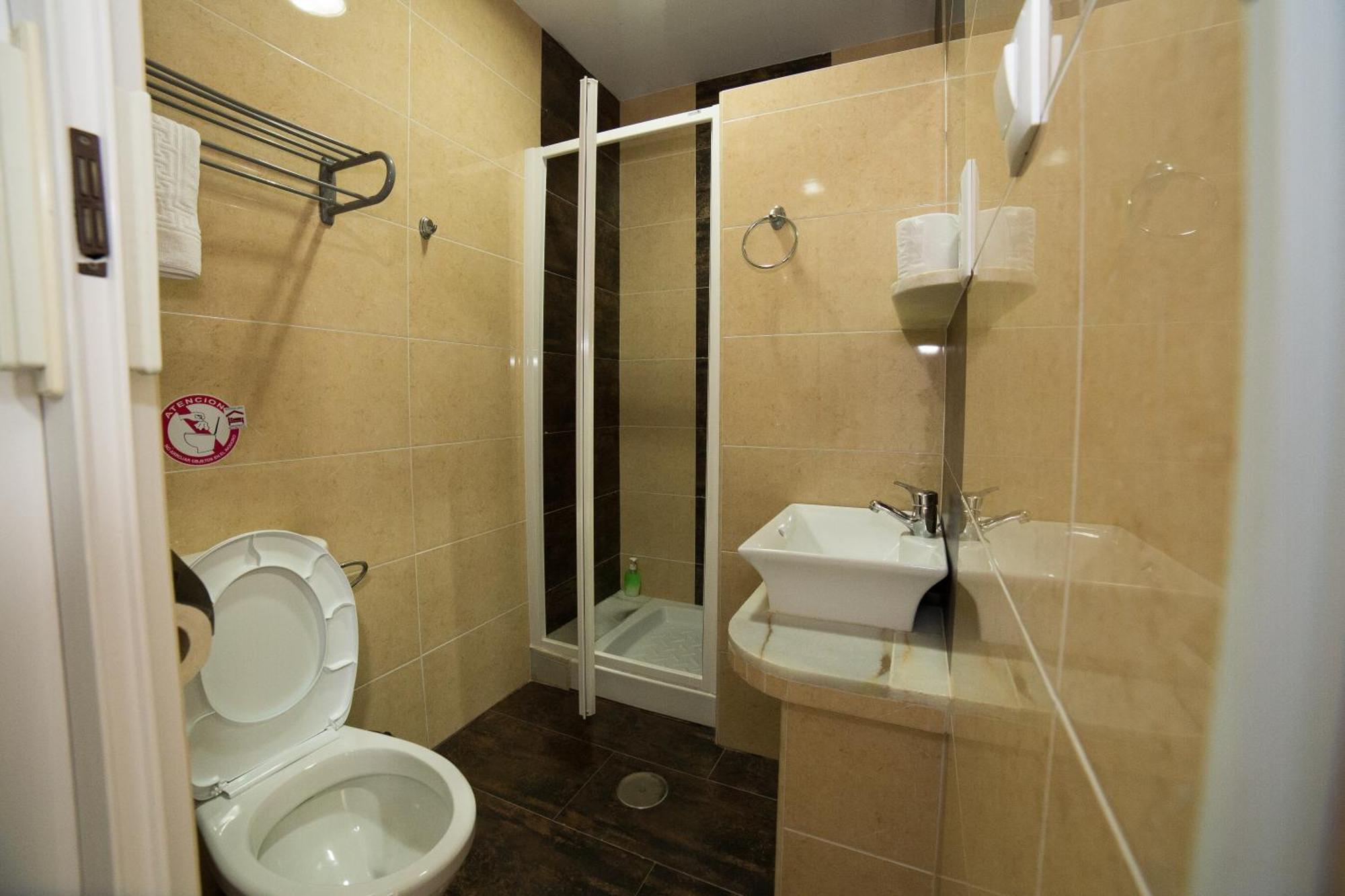 Habitación Doble con baño privado - 2 camas