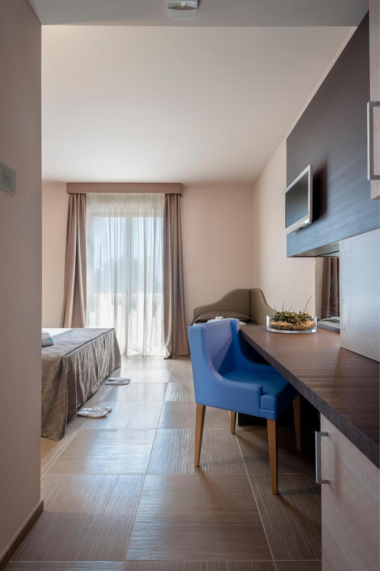 Double Room with Balcony,116106608:JPEG