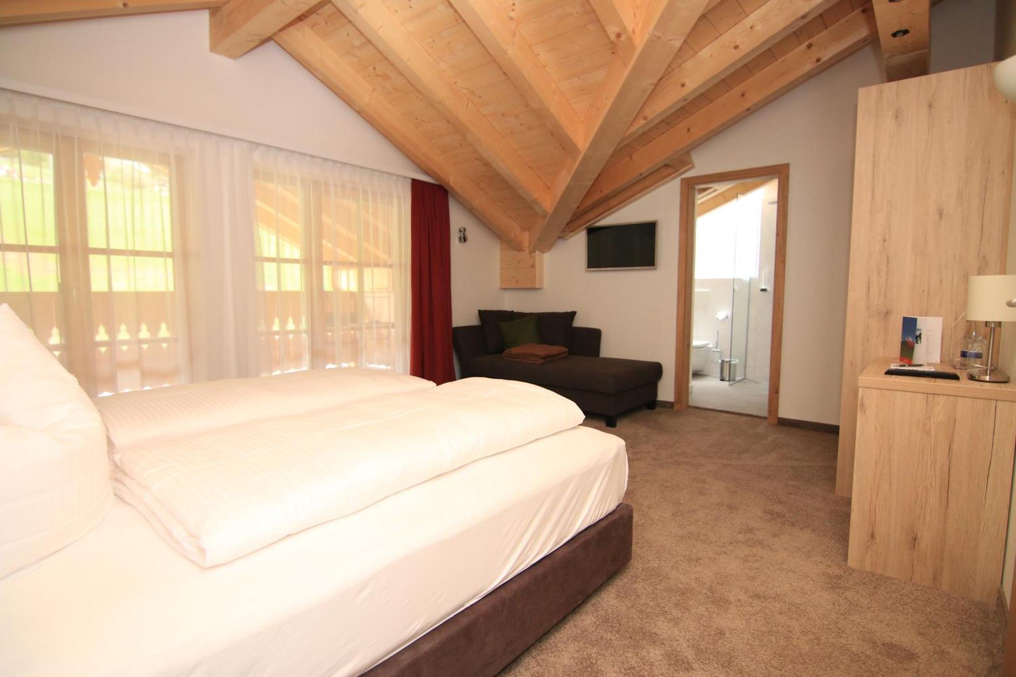 Superior Double Room with Balcony,234524299:JPEG