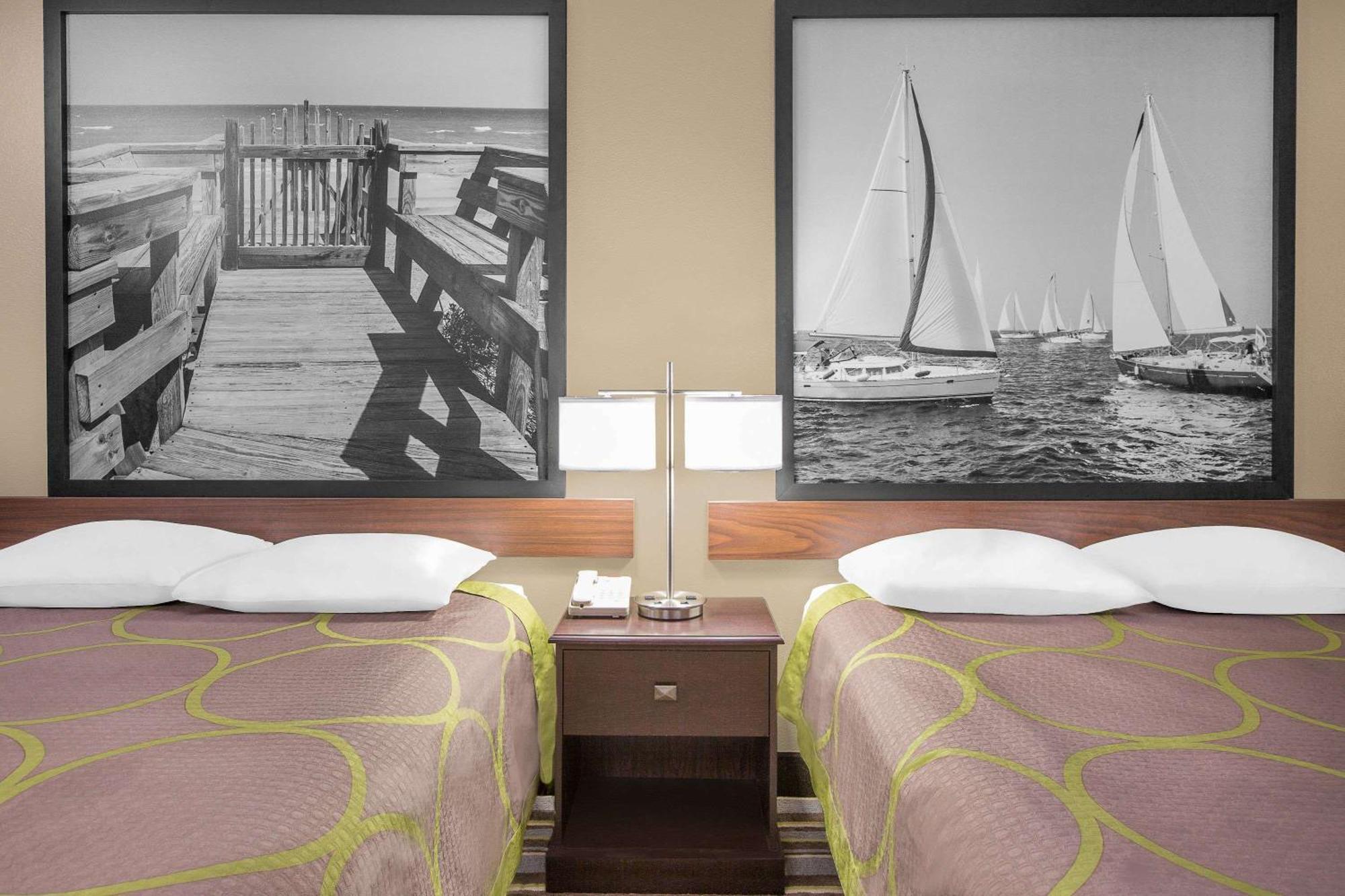Queen Room with Two Queen Beds - Non-Smoking,712854751:JPEG