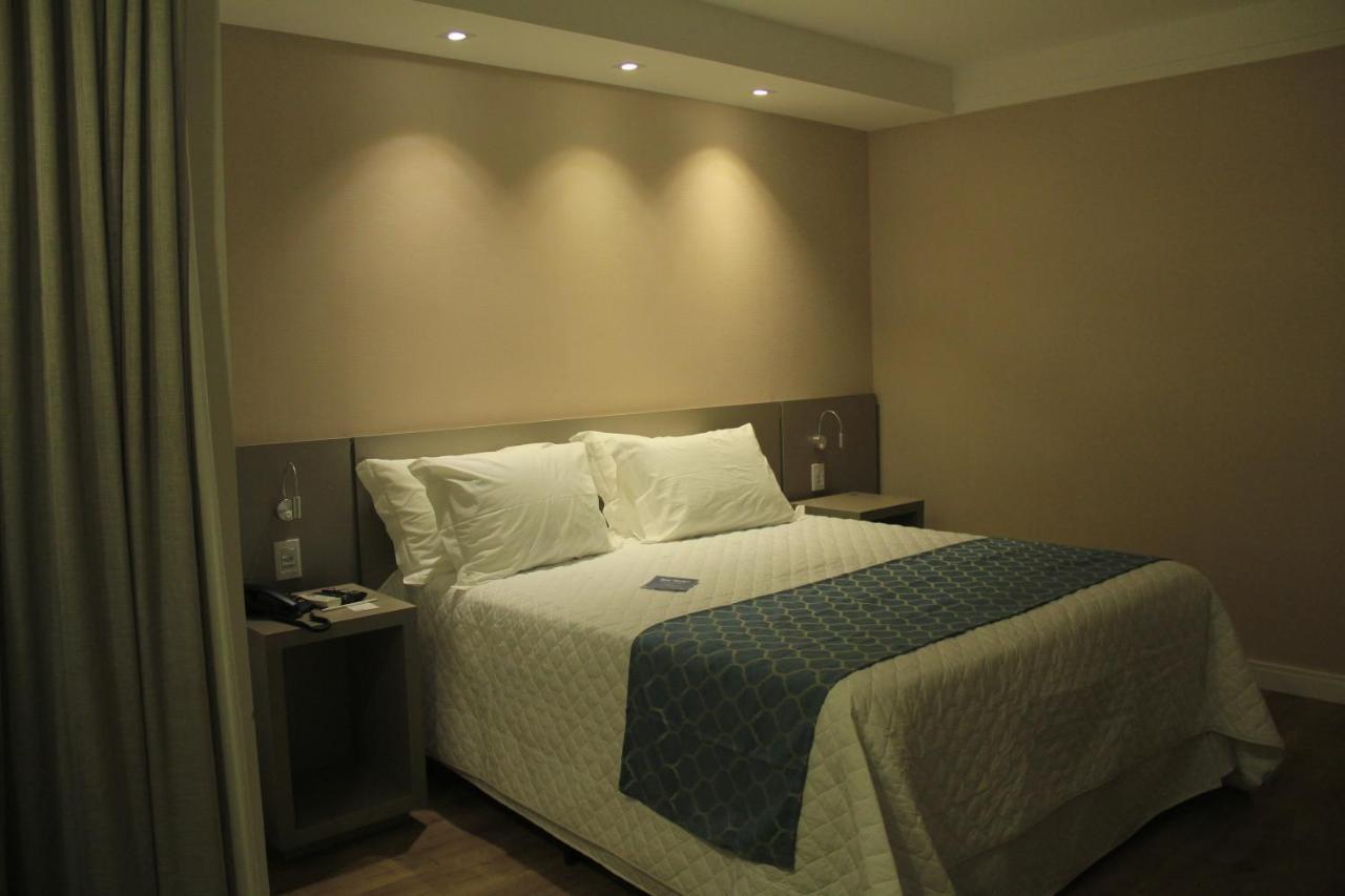 Quarto Duplo