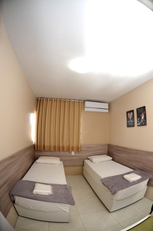 Quarto com 2 Camas de Solteiro