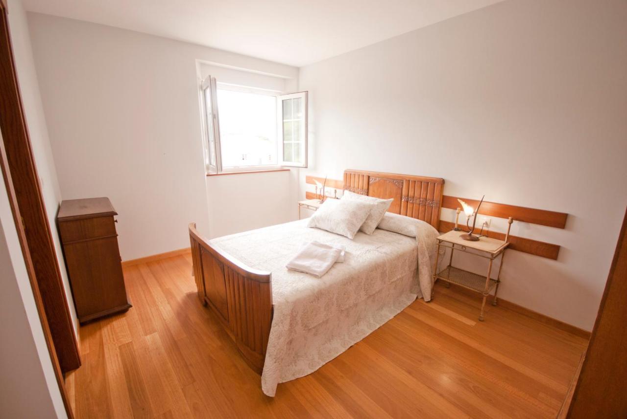 Habitación con cama grande
