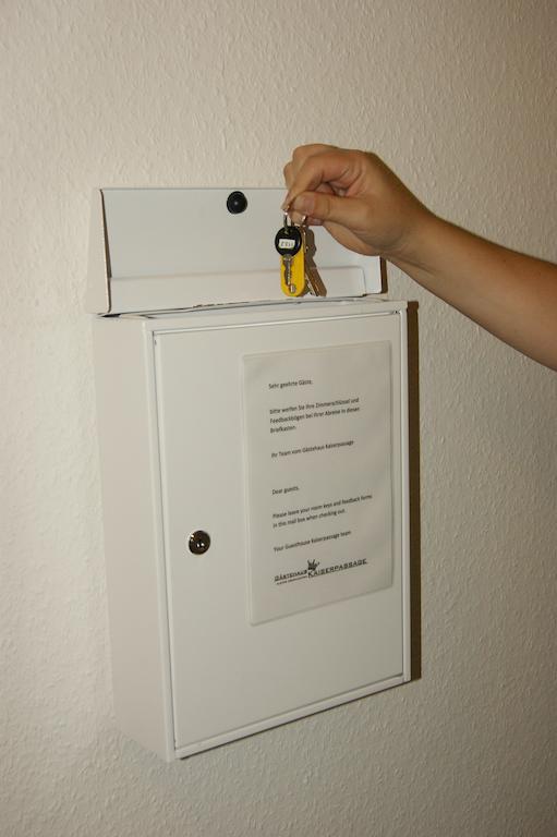 Einzelbett im Schlafsaal
