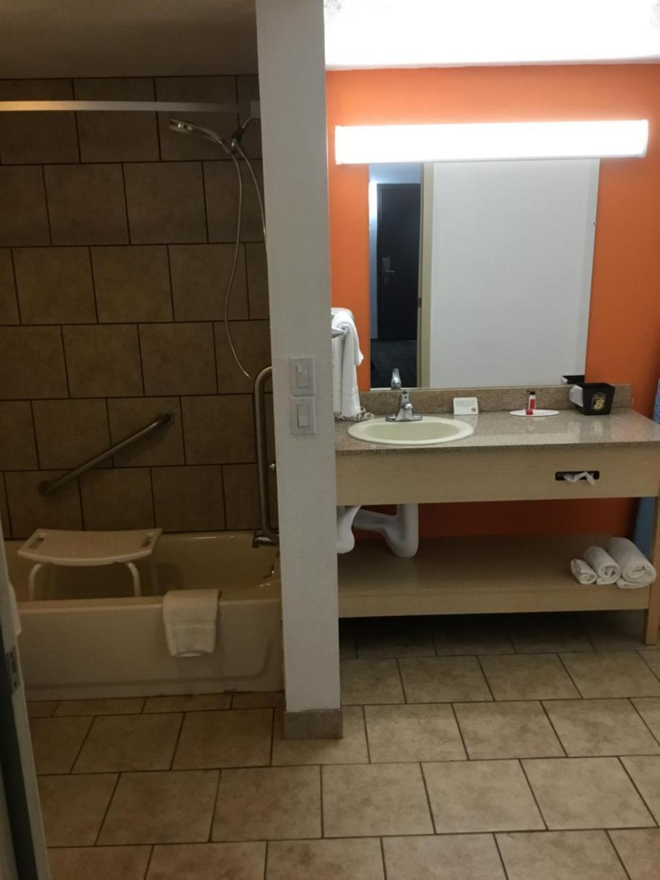 King Room - Mobility Access/Non-Smoking