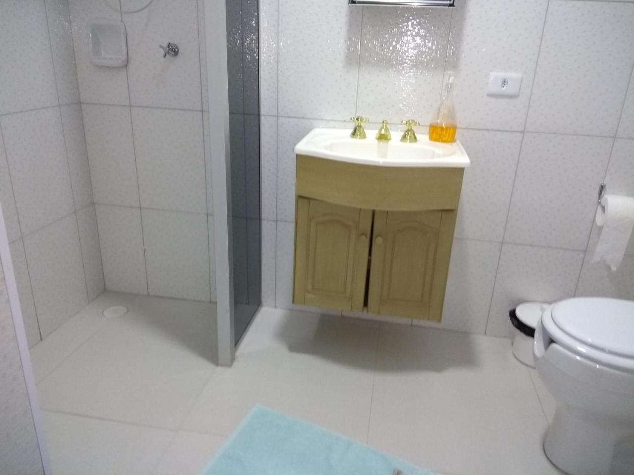 Quarto Grande com 2 Camas de Solteiro