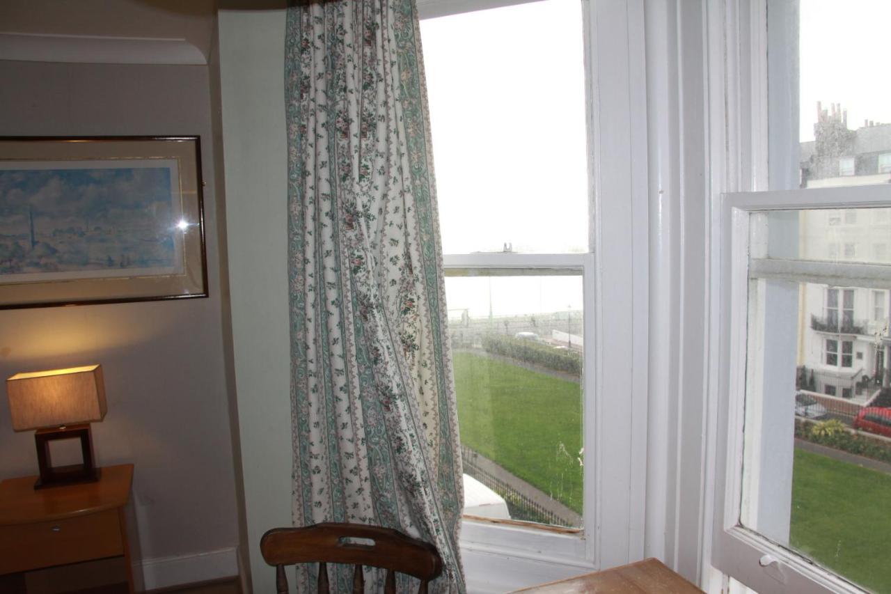 Doppelzimmer mit Balkon und Meerblick
