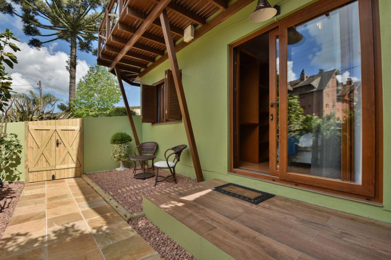 Quarto Familiar com Vista Jardim