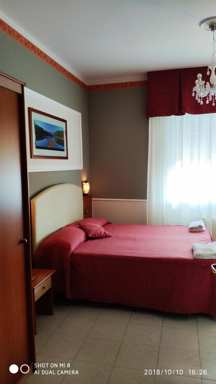 Double or Twin Room,1079752351:JPEG