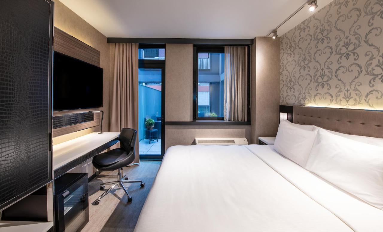 Deluxe King Balcony Guest Room