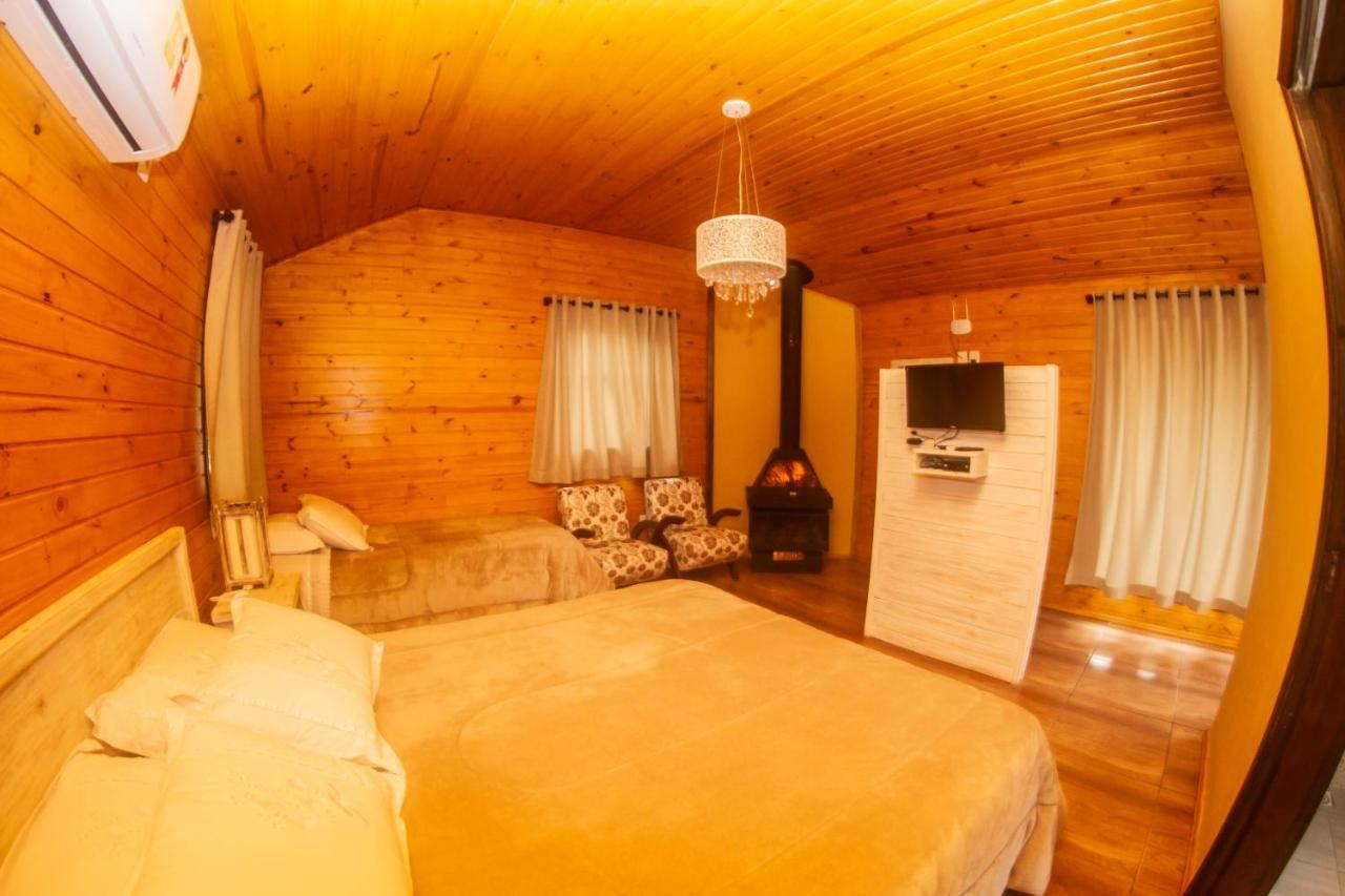 Quarto Triplo com Banheira
