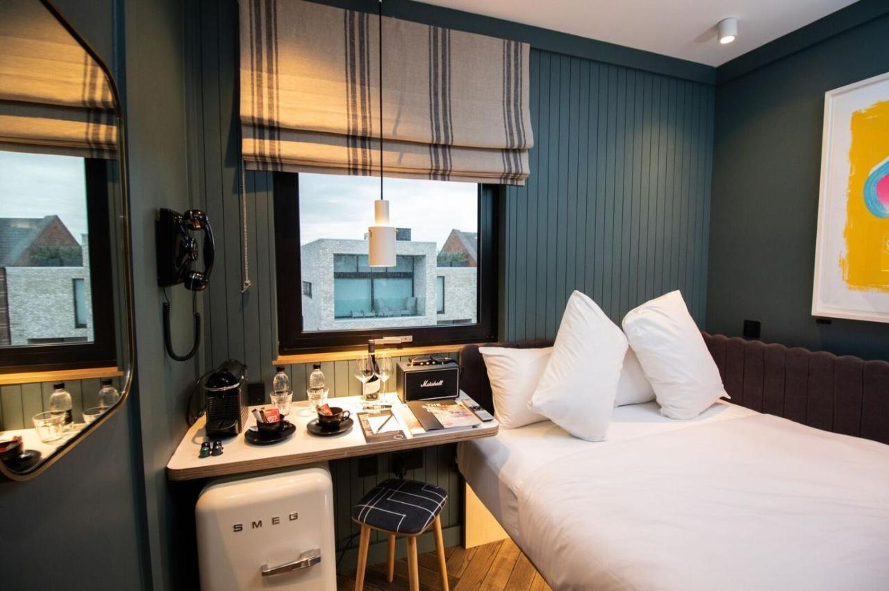 Small Double Room,743873521:JPEG