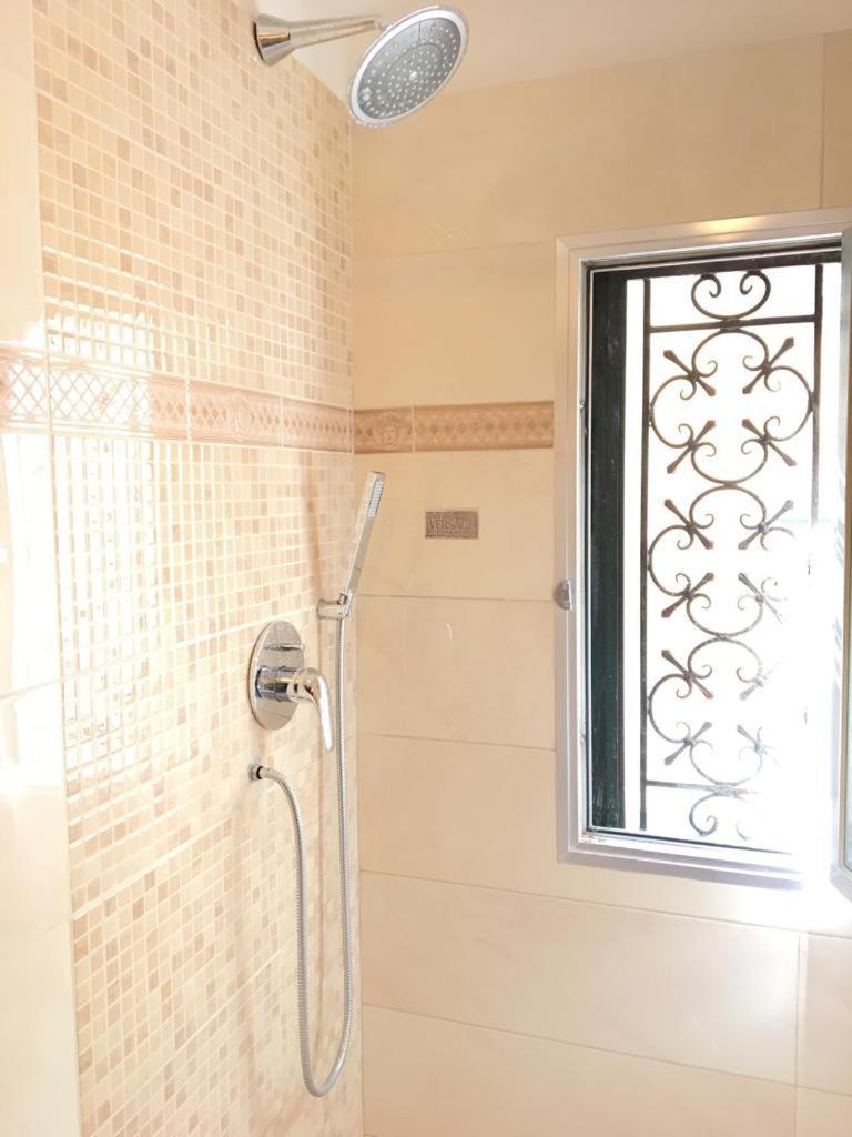 Camera Quadrupla con Bagno in Comune