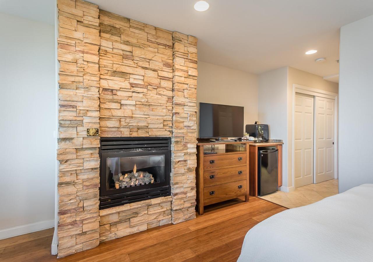 Deluxe King Room with Ocean View