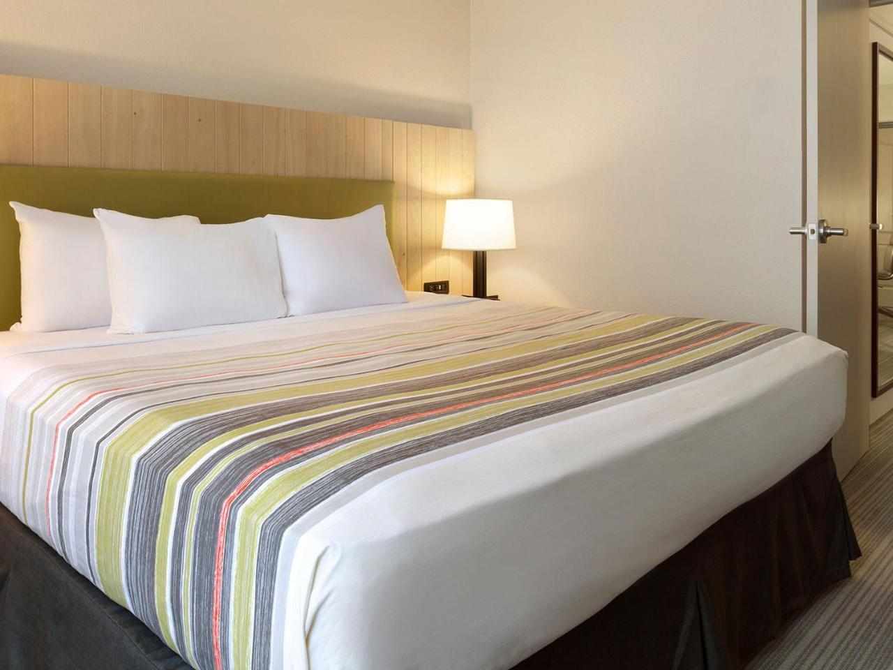 King Suite with Sofa Bed - Non-Smoking