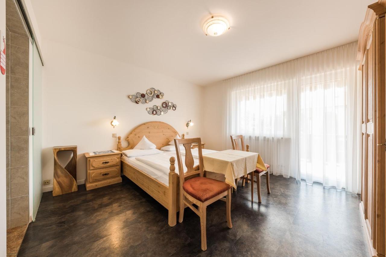 Doppelzimmer mit Balkon