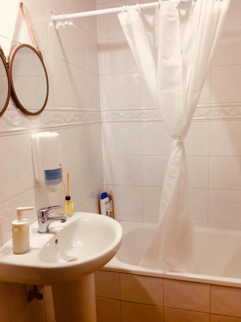 Zweibettzimmer mit Dusche