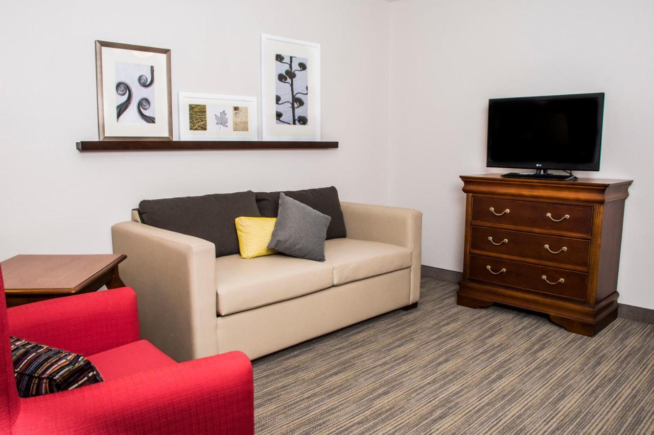 One-Bedroom King Suite - Non-Smoking