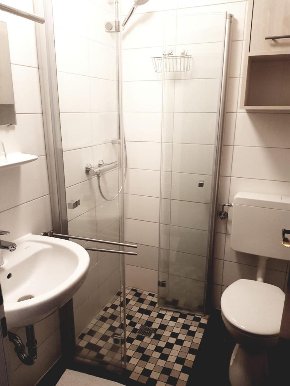 Doppel- oder Zweibettzimmer