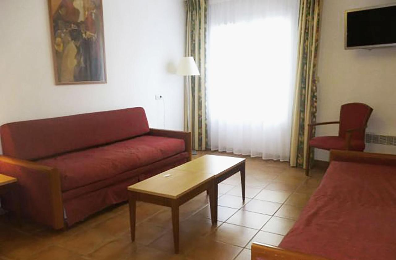 One-Bedroom Apartment,758392996:JPEG
