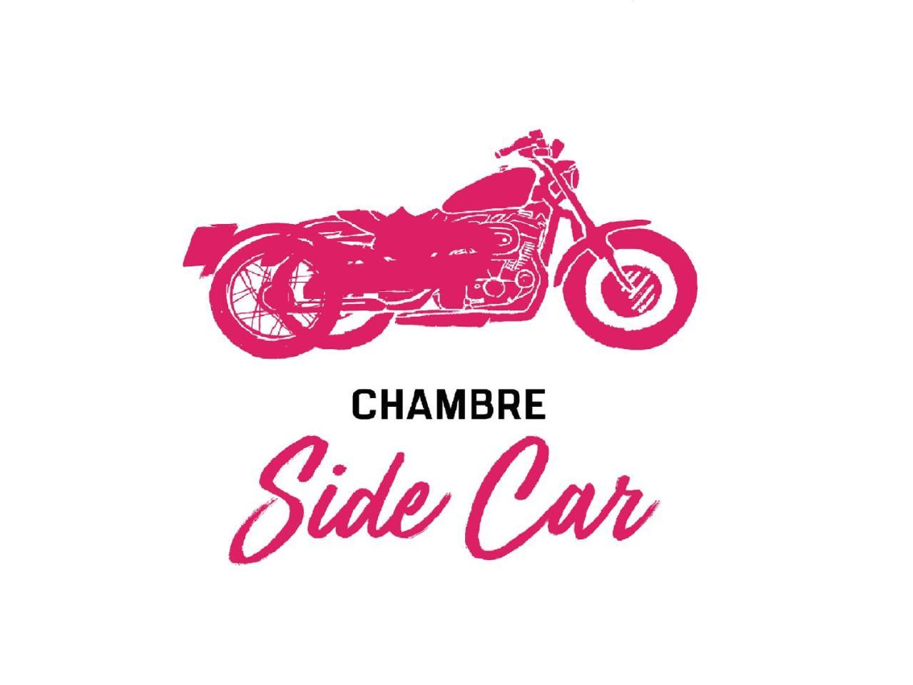 Tweepersoonskamer met 2 Aparte Bedden en Gedeelde Badkamer "Side-Car"