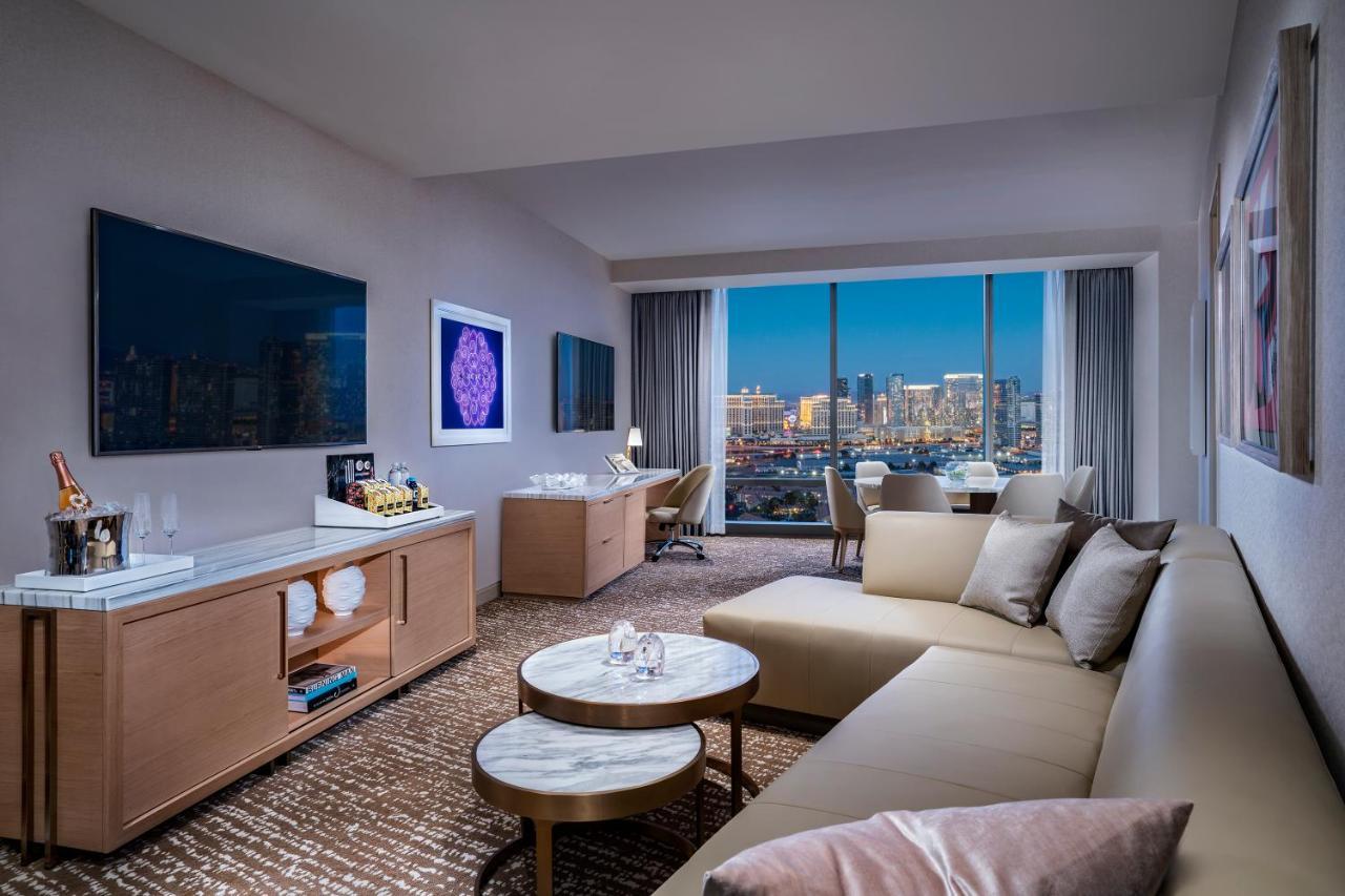 Executive Suite,758776942:JPEG