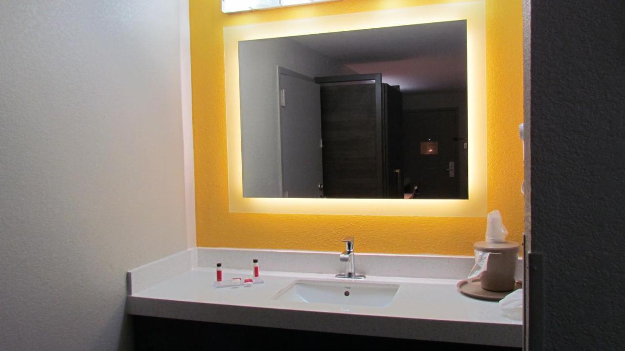 Deluxe Queen Room with Two Queen Beds - Non-Smoking