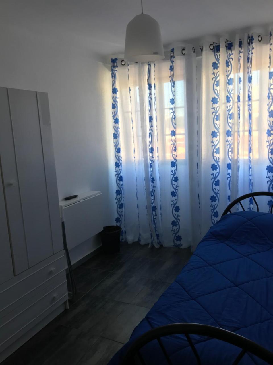 Quarto Individual Standard com Banheiro Compartilhado