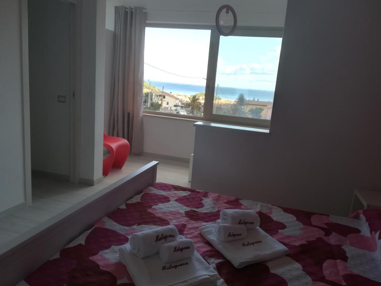 Camera Tripla Superior con Vista Mare