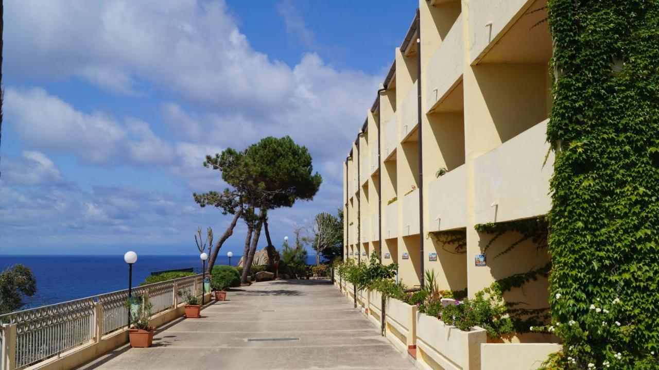 Camera Familiare con Vista Giardino