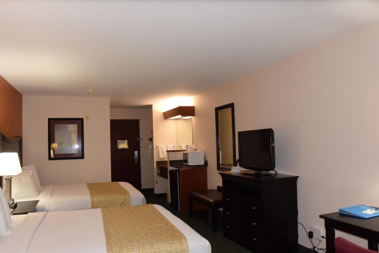 Queen Room Two Queen Beds Pet Friendly,765702313:JPEG