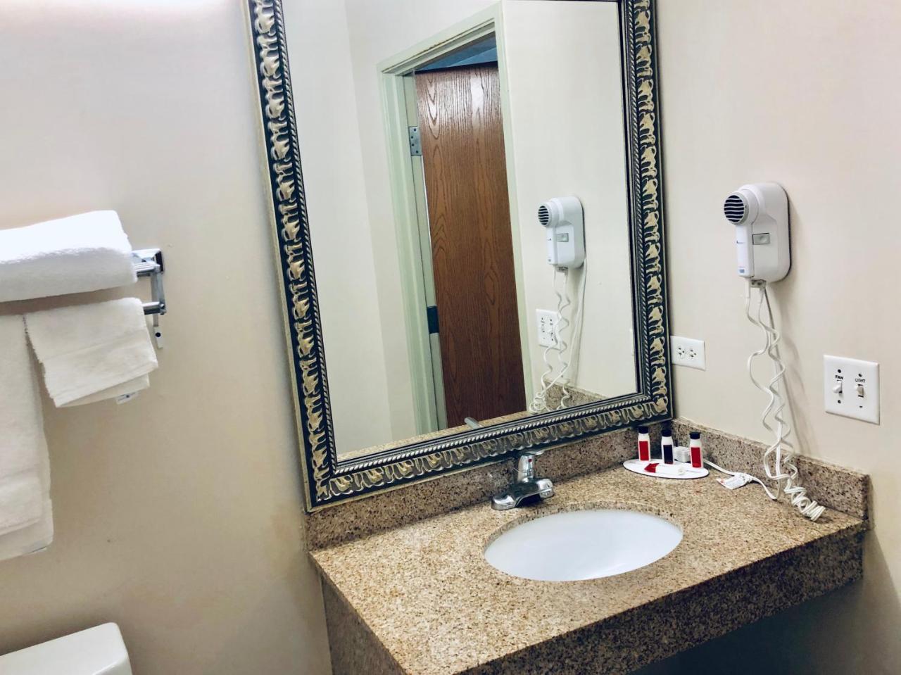 Queen Room - Disability Access/Non-Smoking