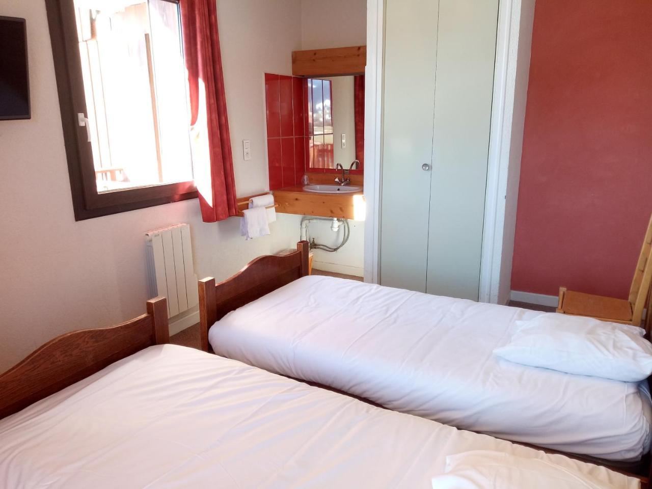 Chambre Lits Jumeaux avec Salle de Bains Commune