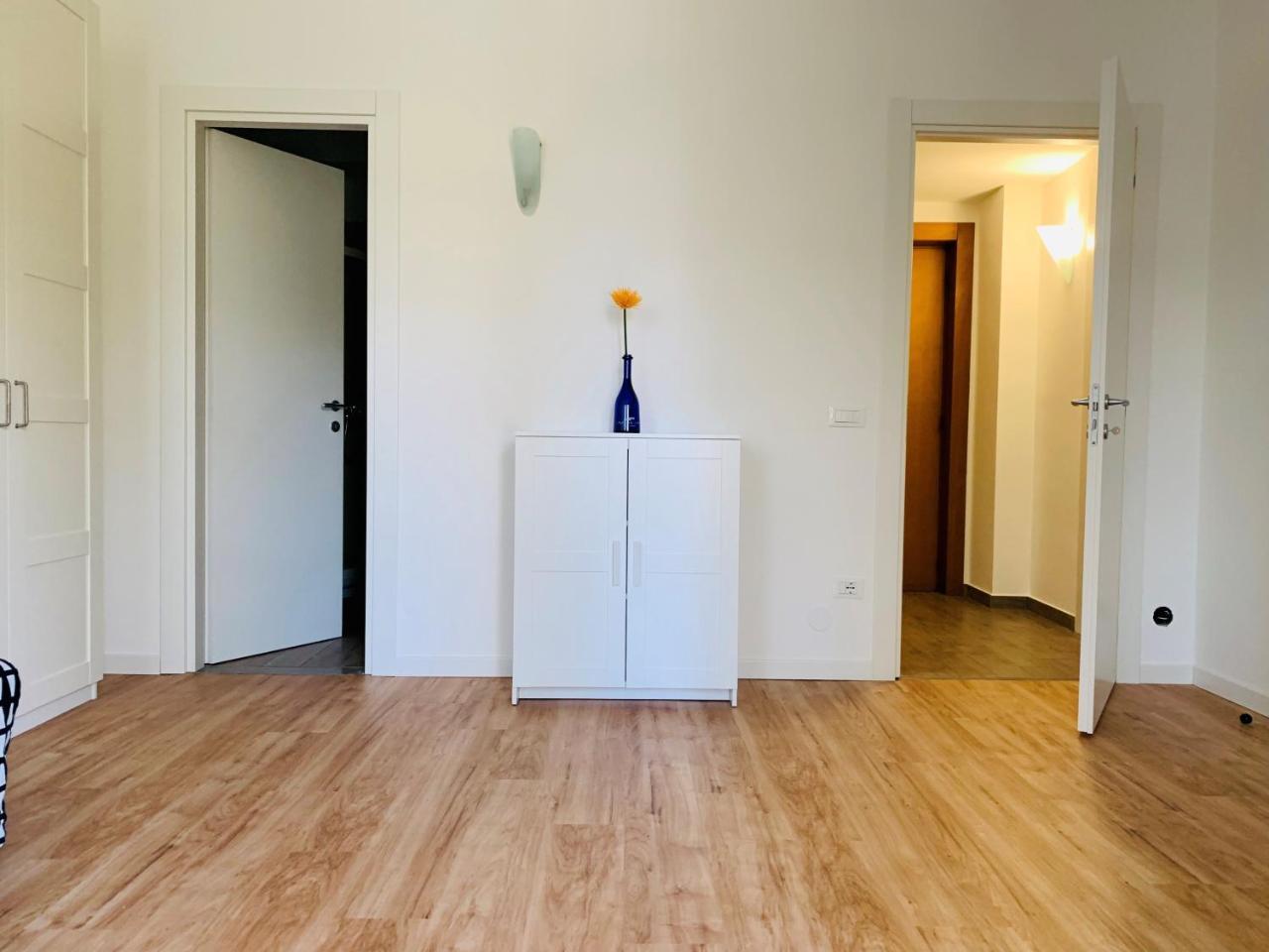 Appartement met Zijdelings Uitzicht op het Meer