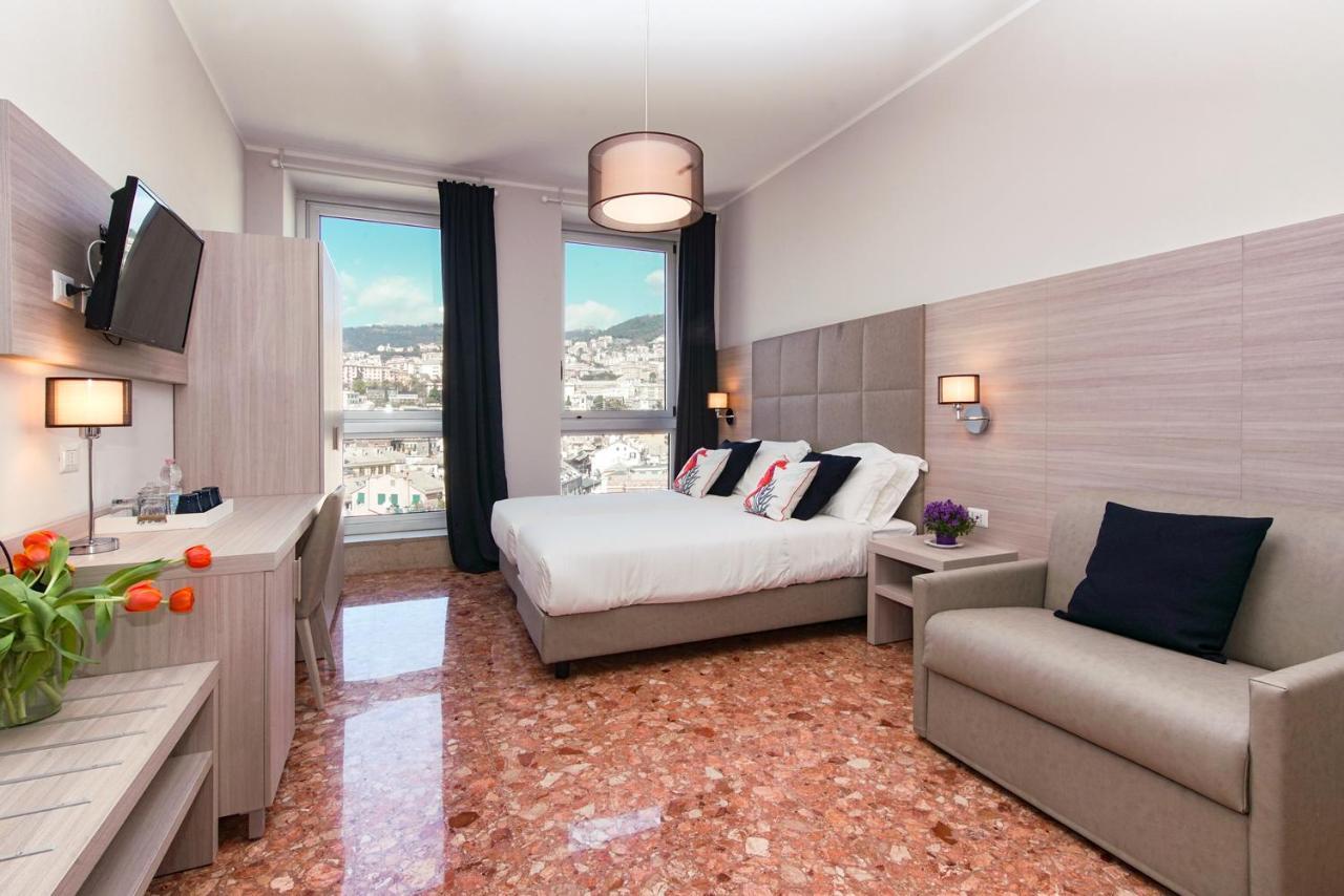 Dreibettzimmer mit Stadtblick