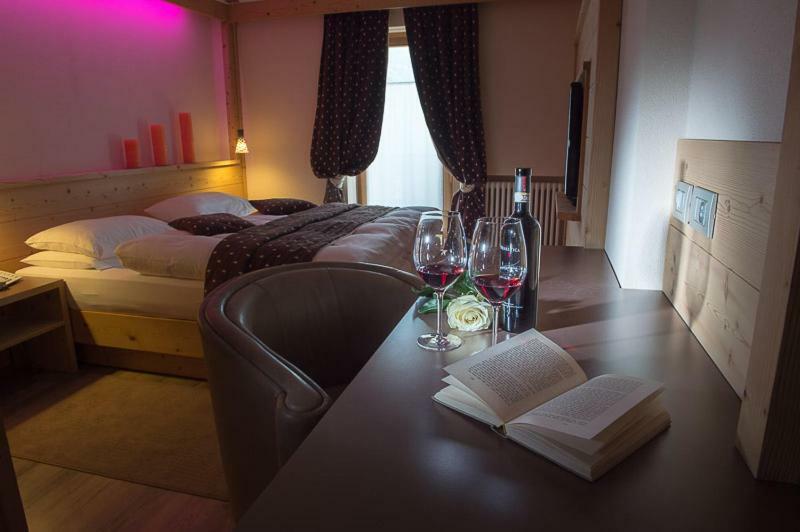 Kamer met Kingsize Bed en Uitzicht op de Bergen