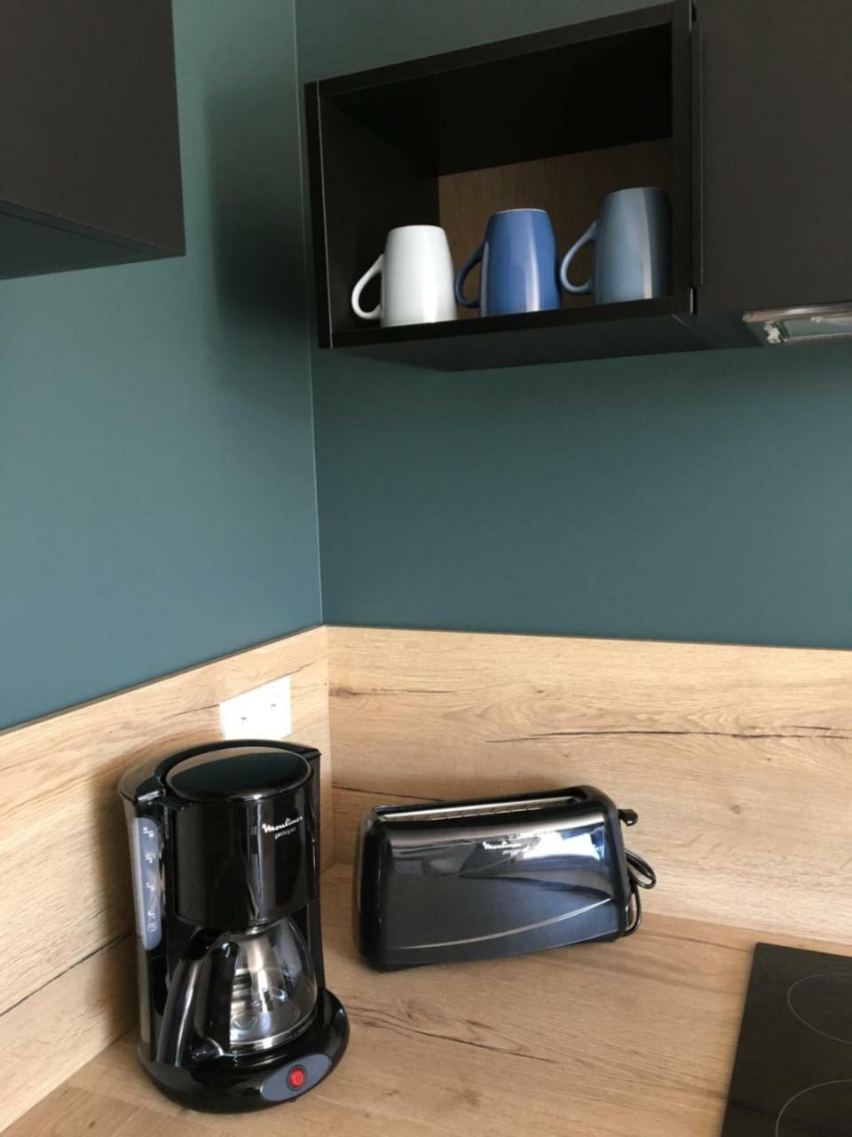 Apartment Terrace,932758777:JPEG
