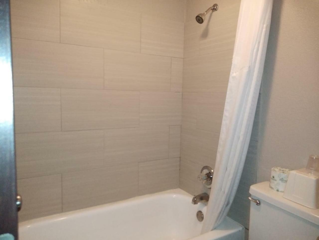 Deluxe King Studio Suite with Jettet Tub - Non-Smoking