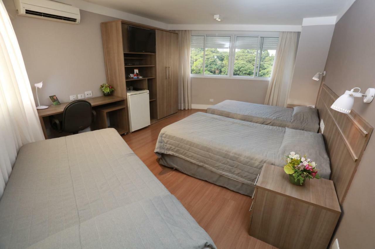 Quarto Triplo com 3 Camas Individuais