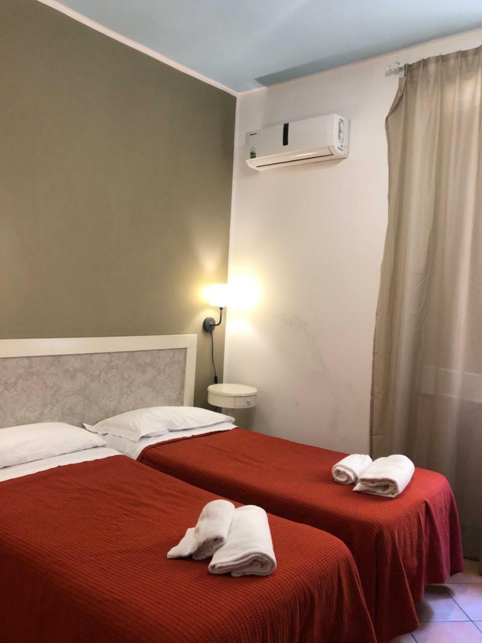 Quarto com 2 Camas de Solteiro