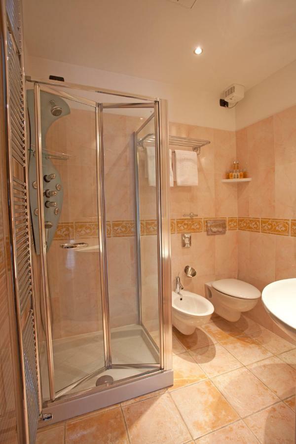 Pacchetto SPA - Camera Comfort Matrimoniale/Doppia con Letti Singoli con Vista Città