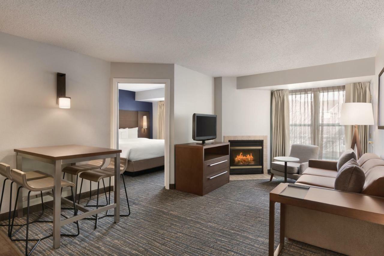 Two-Bedroom Queen Suite